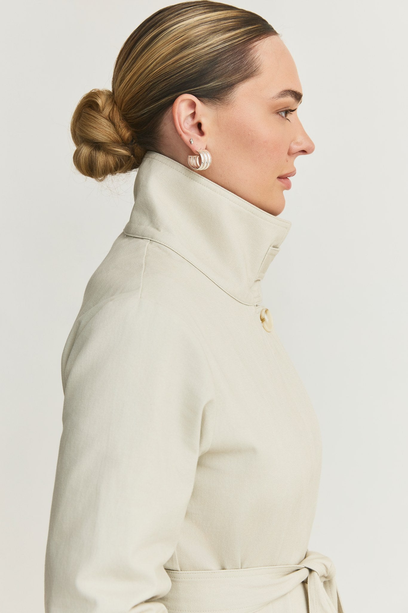 Stand-up collar detail of the Capsule Original Trench